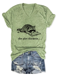 Lichtgroen T-shirt met V-hals en wasbeeropdruk met korte broek van denim stof