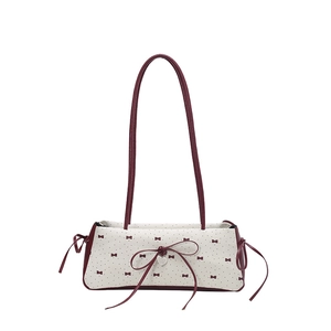 Sac sous le bras à pois avec pendentif cœur rouge et style rétro blanc crème