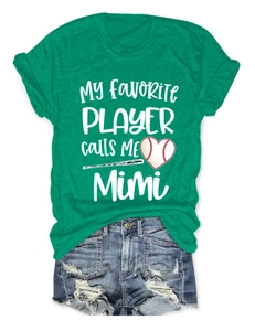 Tenue à plat t-shirt vert gazon avec graphique baseball et short en jean déchiré