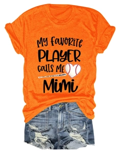 T-shirt orange My Favorite Player à plat avec un short en jean bleu clair délavé