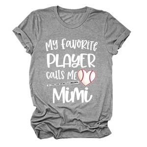 Détail d'un t-shirt gris en coton avec imprimé de baseball 'My Favorite Player' chic