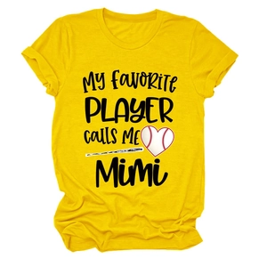 Détail du t-shirt jaune avec imprimé graphique My favorite PLAYER calls me MiMi baseball
