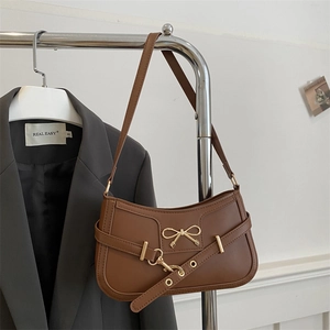 Sac À Épaule Sous L'Aisselle Rétro En PU Grande Capacité Décor Noeud Doré Avec Sangle À Oeillets Sac Baguette Mode Pour Femmes