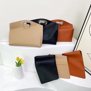 Sacoche ordinateur business et pochette en noir, beige et caramel avec anses métal