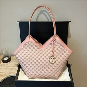 French Style Letter Print PU Leather Tote Bag For Women Large Capacity Shoulder Bag With V-Shaped Opening Metal Pendant