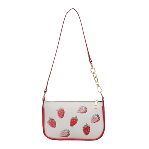 Sac à bandoulière blanc à motifs fraises rouges et chaîne dorée pour femmes