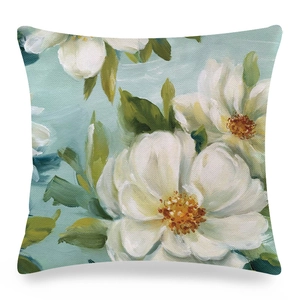 Aquarel witte bloemen kussenhoes van imitatiezijde op een lichtblauwe achtergrond