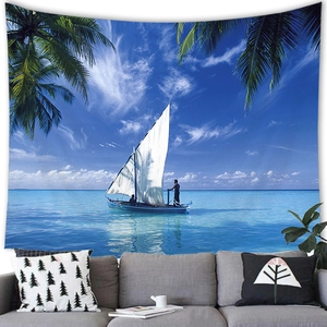 Tapisserie de plage tropicale avec mer bleue et palmiers au-dessus d'un canapé