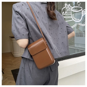 Bolso bandolera marrón para móvil en cuero sintético brillante de estilo casual