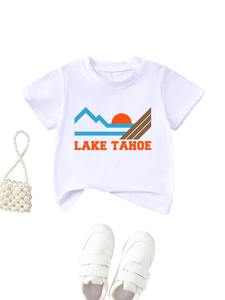 Detail von Lake Tahoe Grafik-T-Shirt für Kinder in Weiß mit Bergbild und Zubehör