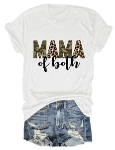 T-shirt da donna con stampa MAMA of both leopardata e pantaloncini in denim stesi