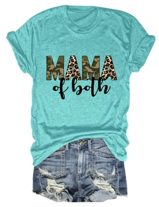 Dettaglio della t-shirt color alzavola con scritta MAMA of both leopardata e camo