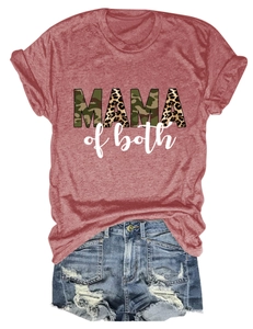 T-shirt rosa Mama of Both con stampa mimetica leopardata e pantaloncini di jeans