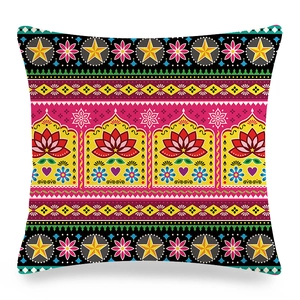 Ethno-Leinen-Kissenbezug mit bunten Blumen-Mandala-Mustern auf weißem Hintergrund