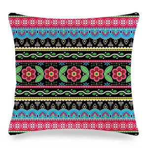 Quadratischer Leinenkissenbezug mit ethnischem Blumenmuster und buntem Design