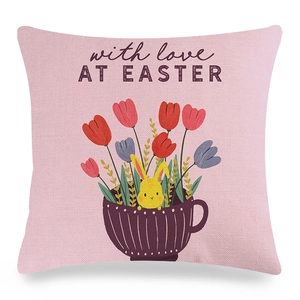 Detailtextur von Leinen-Osterkissenbezug mit Hase in einer Tasse und Blumendruck