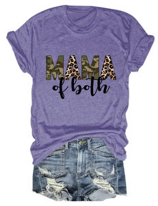 Dettaglio maglietta viola MAMA of both con scritte stampa mimetica e leopardata donna