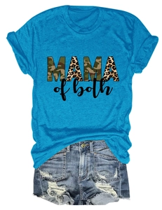 T-shirt blu MAMA of both con stampa mimetica leopardata e pantaloncini di jeans