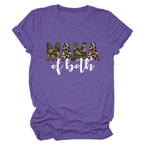 Dettaglio della t-shirt mélange viola MAMA of both con stampa mimetica e leopardata