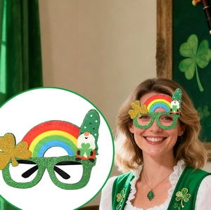 Detalle de gafas de San Patricio con montura verde brillante, arcoíris y tréboles