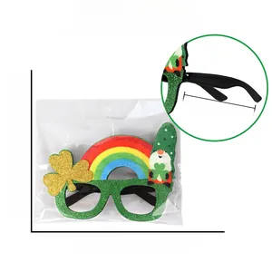 Dimensiones detalladas de gafas de fiesta San Patricio con motivos de gnomo y arcoiris