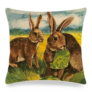 Nahaufnahme von Leinen-Kissenbezug mit Hasen-Aquarell und feiner Stoffstruktur