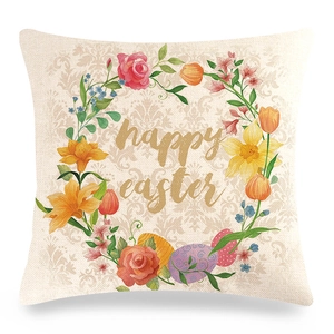 Detailansicht eines Leinen-Kissenbezugs mit Osteraquarellblumen und Eierkranz