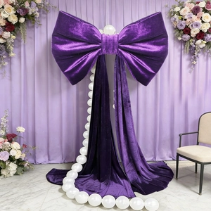 Lazo gigante de terciopelo morado con cintas para decoración de fiestas y bodas de lujo
