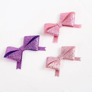 Drei glitzernde Schleifen in Lila und Rosa für DIY-Bastelarbeiten und Partydekorationen