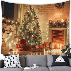 Detailansicht eines gemütlichen Weihnachtsbaum-Wandteppichs mit leuchtenden Sternen
