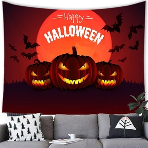 Halloween wandkleed met lichtgevende pompoenen en rode maan in een gezellige woonkamer