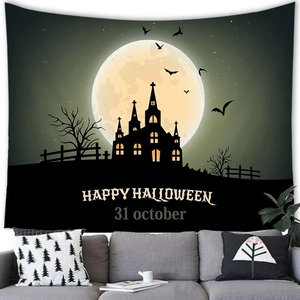 Detail van Halloween wandtapijt met spookkasteel silhouet en Happy Halloween tekst