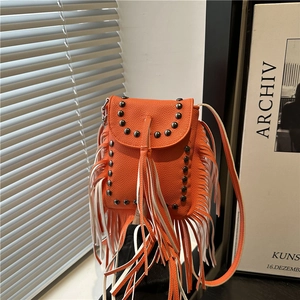 Damen Vintage Nieten Fransen Umhängetasche PU Leder Quasten Beuteltasche Böhmische Kleine Handytasche Für Den Alltag