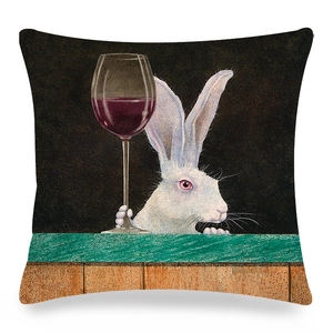 Détail d'une taie d'oreiller en lin de Pâques avec illustration lapin et verre de vin