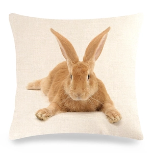 Gros plan sur la texture du lin et l'impression haute définition du lapin sur la housse