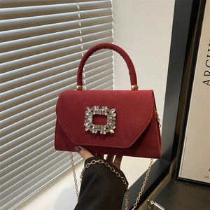 Borsa a mano bordeaux in pelle scamosciata con fibbia quadrata di strass e catena oro