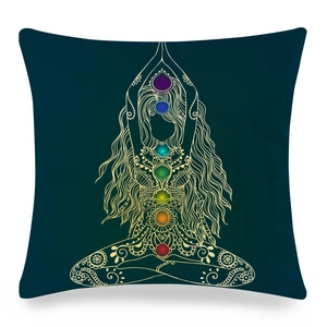 Dettaglio federa yoga mandala verde petrolio con design meditazione e chakra oro