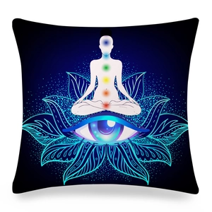 Dettaglio della federa Mandala Yoga con simboli dei chakra e motivo meditazione