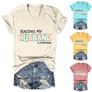 Damen V-Ausschnitt T-Shirt Kurzarm Baumwollmischung Raising My Husband Is Exhausting Slogan Druck Seitenknoten Saum Lässig