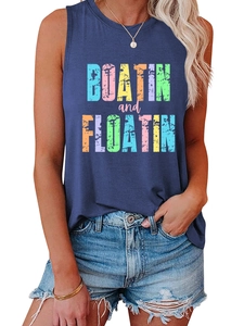 Gros plan sur l'imprimé Boatin and Floatin du débardeur sans manches bleu foncé