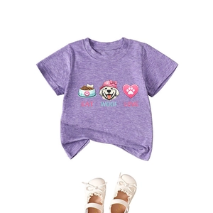 T-shirt violet enfant avec motif chien Eat Woof Love et chaussures blanches assorties
