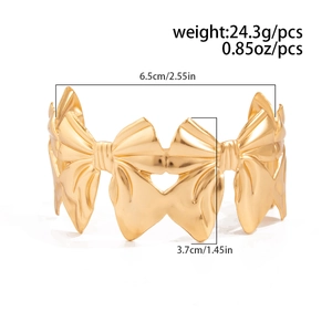 Gouden vlinder armring met afmetingen van 6,5 cm diameter en een hoogte van 3,7 cm