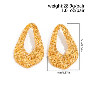 Macro detail of gold ripple earrings showing 6cm height and 28.9g weight dimensions