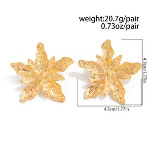 Detailed size and weight view of gold flower earrings with crumpled metal texture