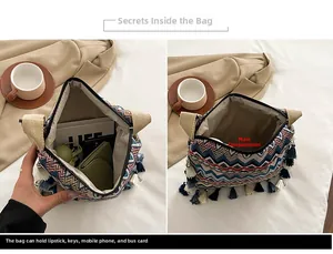 Détail de la capacité du sac tissé bohème avec motifs géométriques et pompons colorés