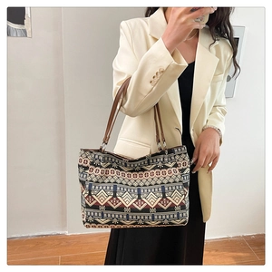 Ethnic tote bag with bohemian geometric patterns and large capacity on shoulder