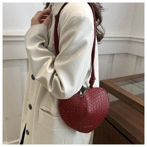 Sac à main rouge en forme de cœur en cuir tressé avec double fermeture éclair et nœud