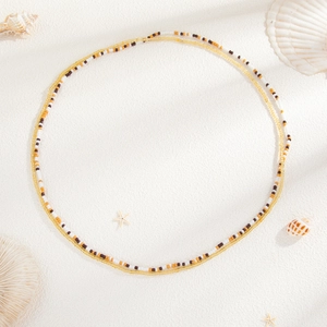 Détail de la chaîne de corps à double rangée de perles avec coquillages et étoiles de mer