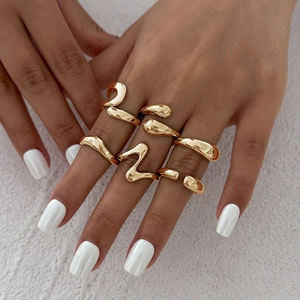 Adjustable gold irregular geometric rings set with polished organic streamline design