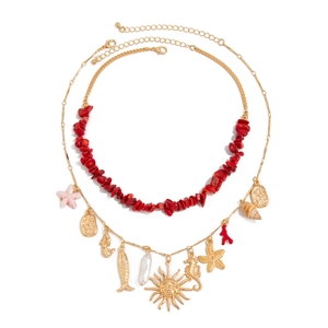Collana boho a strati con perle di corallo rosso, stelle marine e ciondoli di perle